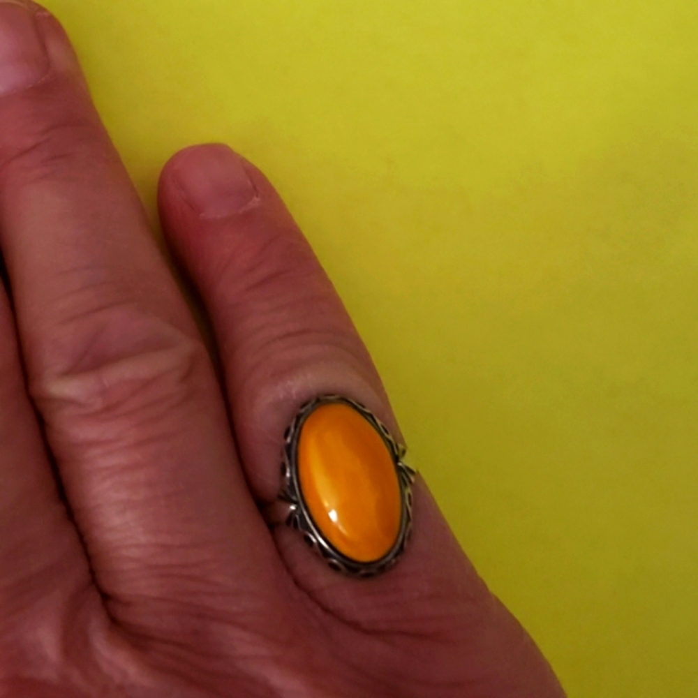 Vintage yellow Cabochon stone ring